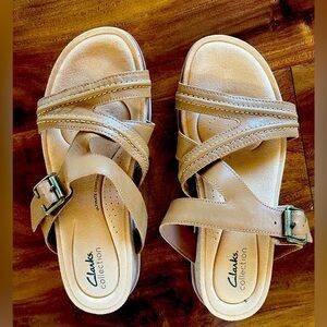 Size 8 Clark’s collection sandles tan, foam footbed